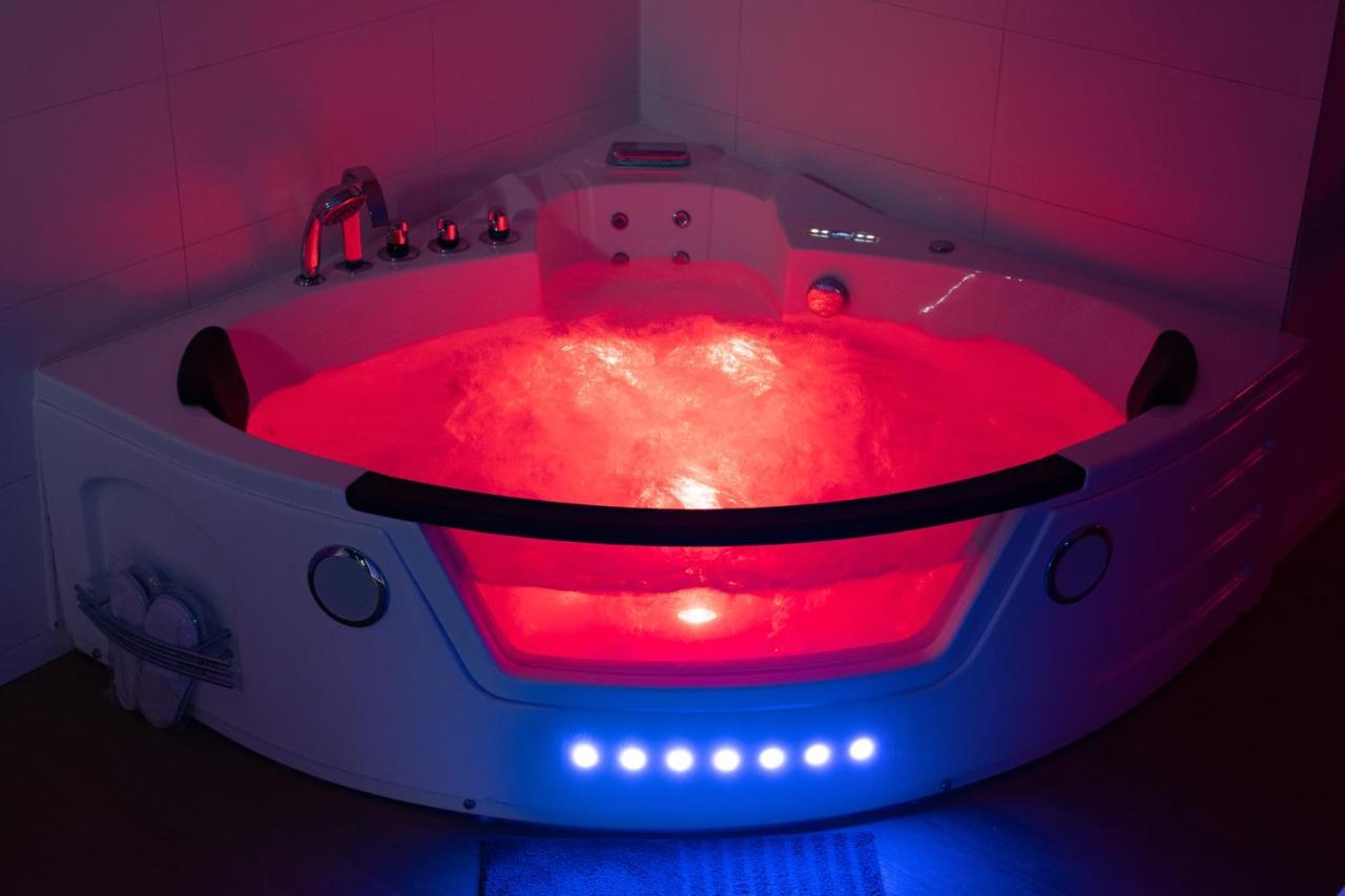 Capsule Nature & Photos - Jacuzzi - Netflix & Home Cinema - Ps5 & Jeu Thun-Saint-Martin Kültér fotó